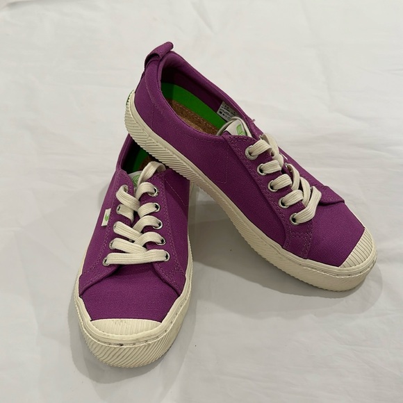 Cariuma Shoes - Cariuma Women’s Sneaker Shoes Size 7.5